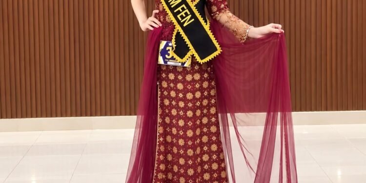 Nama Dzaakira salsabilah asal Jambi kab Sarolangun kembali mengharumkan nama daerah. Dara muda berbakat ini berhasil meraih gelar *Juara Umum* dalam ajang bergengsi *Pemilihan Putri Etnik Indonesia 2026* yang digelar tgl 06 September 2026 di pusat perfilm usmar Ismail jakarta Dengan penuh pesona, anggun, dan wawasan luas tentang budaya Nusantara, Dzaakira berhasil memikat hati para juri. Penampilannya di babak malam puncak, mulai dari busana etnik, bakat, mengantarkannya pada posisi teratas. "Alhamdulillah, ini semua berkat doa orang tua, dukungan keluarga,manajemen dan pemerintah daerah . Aku ingin jadi duta yang benar-benar melestarikan budaya Indonesia, khususnya budaya etnik," ujar Dzaakira usai pengumuman pemenang. Ajang Putri Etnik Indonesia 2026 sendiri merupakan wadah untuk mencari generasi muda yang tidak hanya cantik secara fisik, tapi juga cerdas, berkarakter, dan bangga dengan warisan budaya bangsa. Para finalis dari berbagai daerah di Indonesia bersaing menampilkan keunikan budaya daerah masing-masing. Kemenangan Dzaakira sebagai Juara Umum ini menjadi bukti bahwa semangat melestarikan budaya dan kerja keras akan selalu membuahkan hasil. Semoga ke depan Dzaakira bisa membawa misi budaya Indonesia ke kancah yang lebih luas lagi