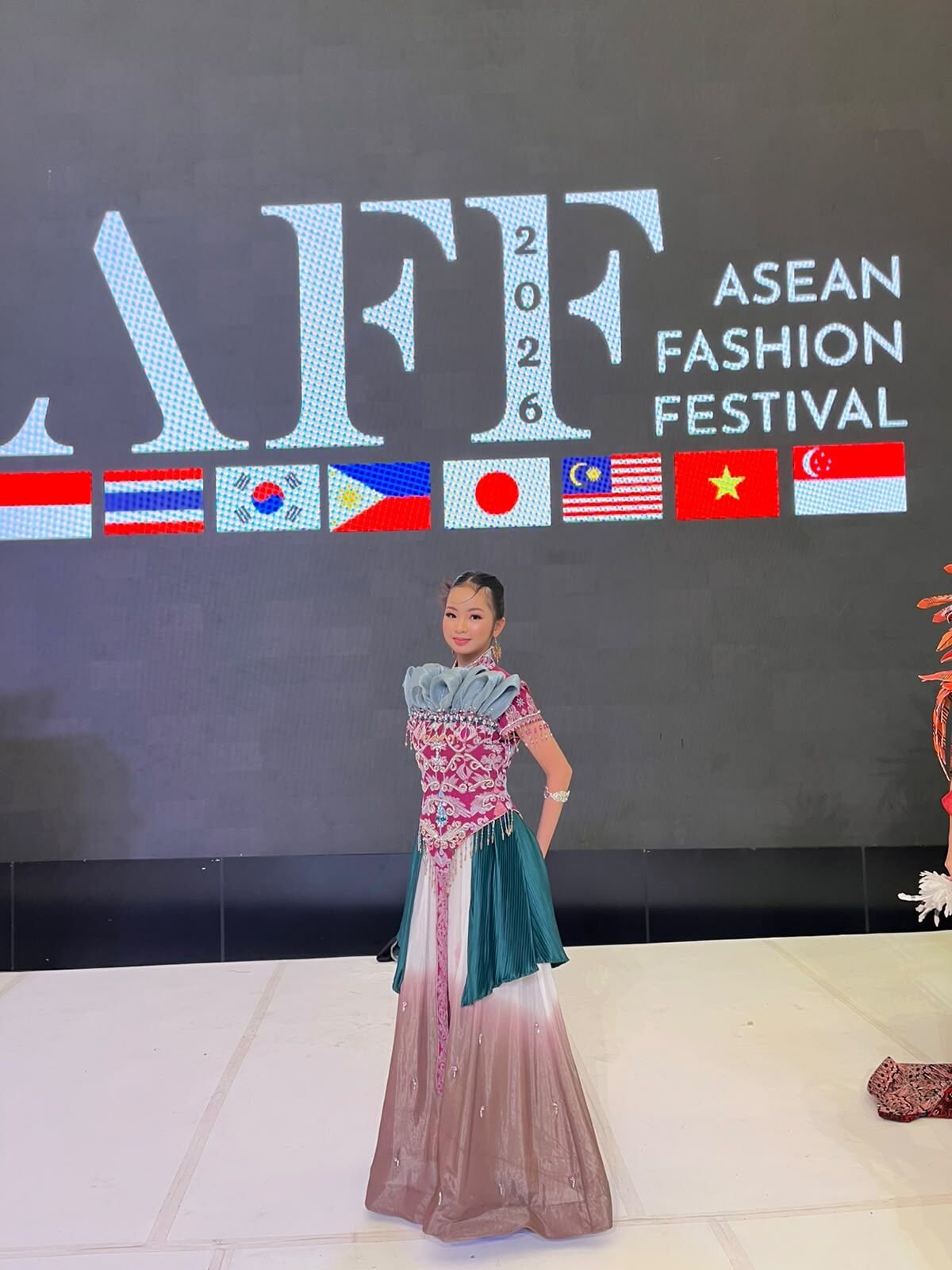 Keren Banget! Chelsi Chiapinsky Heryadi Tampil Kece di ASEAN Fashion Festival 2026 Bawakan Karya Chatrine Liu