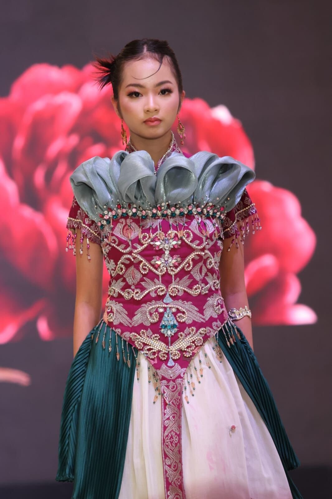 Keren Banget! Chelsi Chiapinsky Heryadi Tampil Kece di ASEAN Fashion Festival 2026 Bawakan Karya Chatrine Liu
