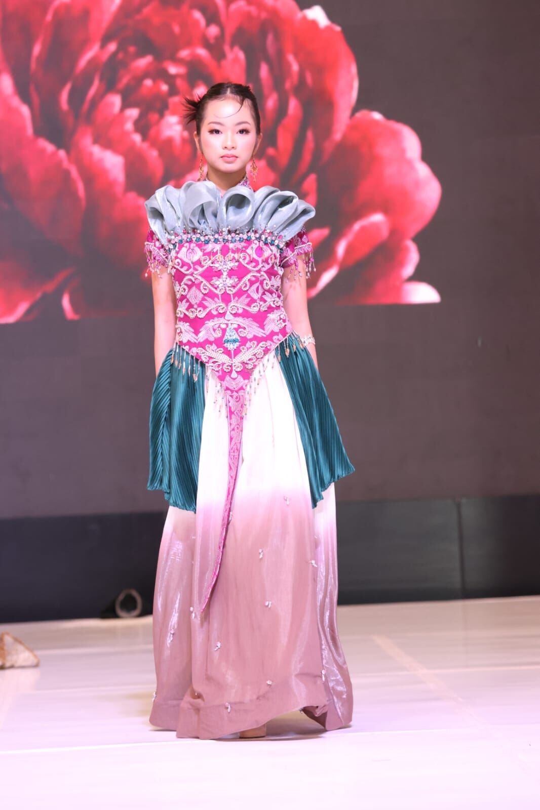 Keren Banget! Chelsi Chiapinsky Heryadi Tampil Kece di ASEAN Fashion Festival 2026 Bawakan Karya Chatrine Liu